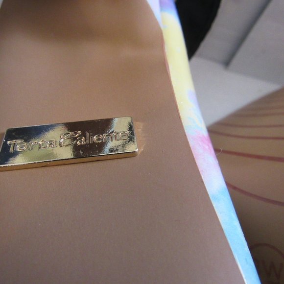 Torta Caliente  Tie-Dyed Heels  Size 8 - Picture 5 of 9